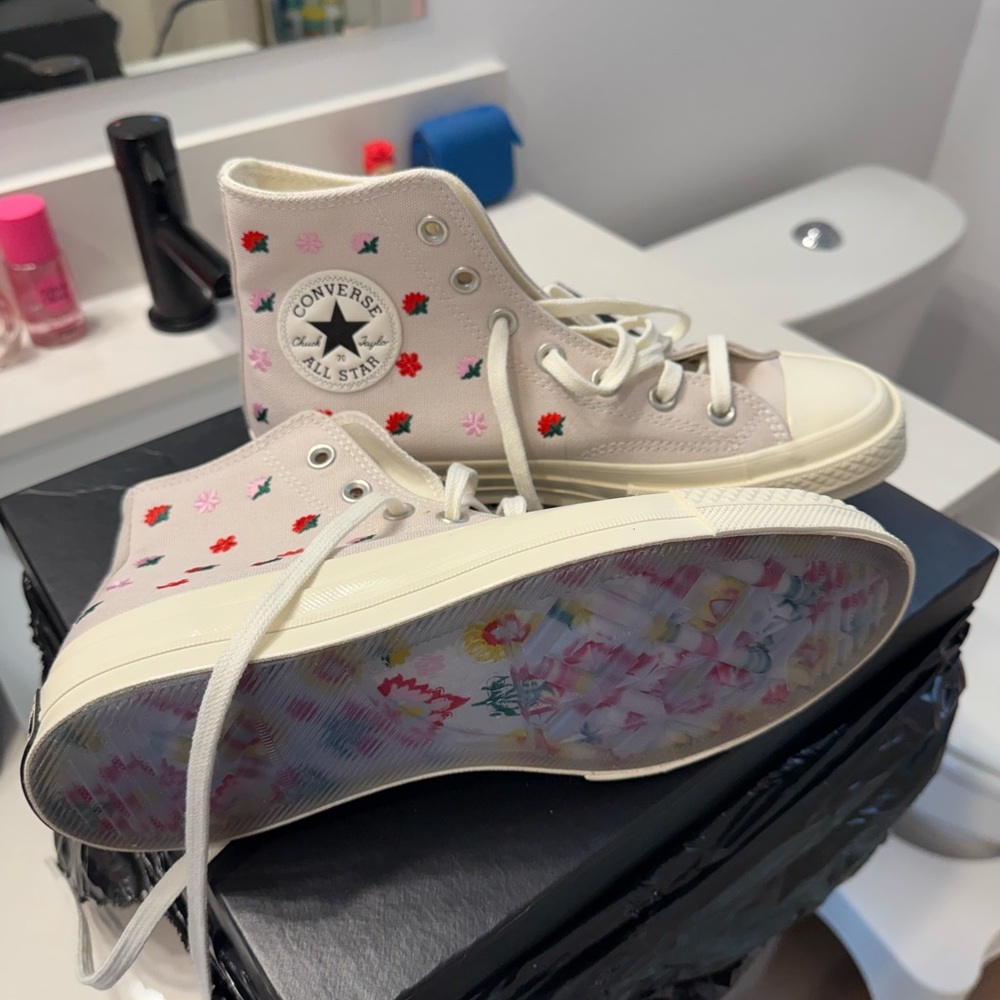 Flower converse